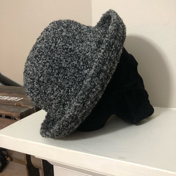 Liz Claiborne Accessories - NWT Liz Claiborne gray wool blend hat